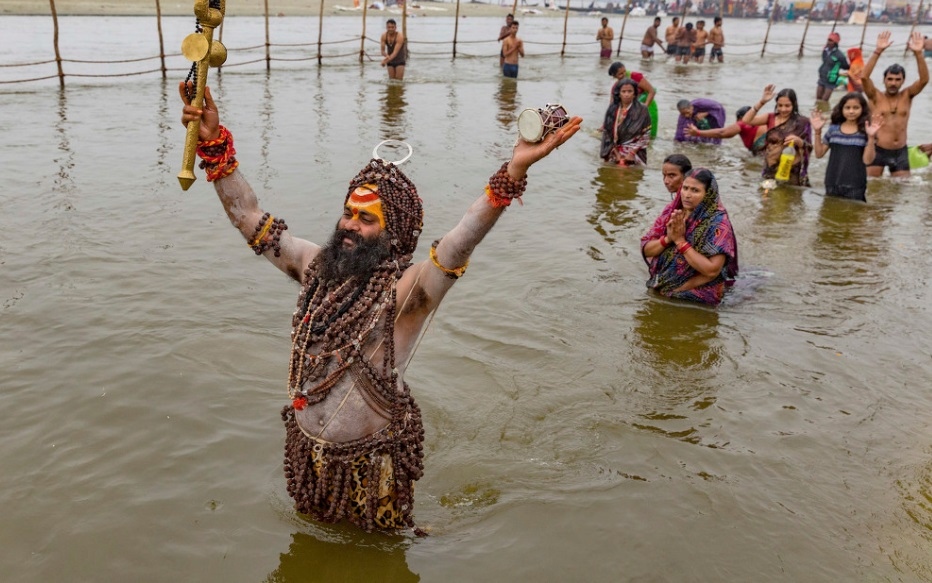 Bất chấp dịch bệnh Covid-19, hàng triệu tín đồ Ấn Độ giáo vẫn tham gia Lễ Magh Mela